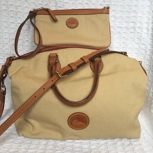 MOVING SALE! 🧳 Dooney & Bourke Bag & Wristlet Set